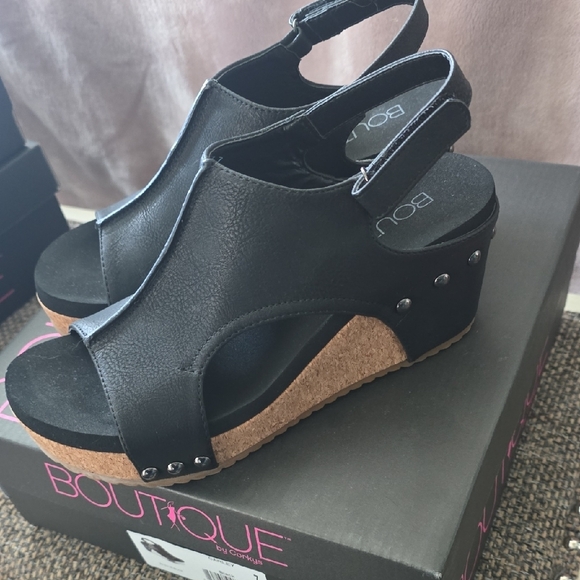 Corkys Black Wedge Sandals with Tan Sole - Picture 7 of 8